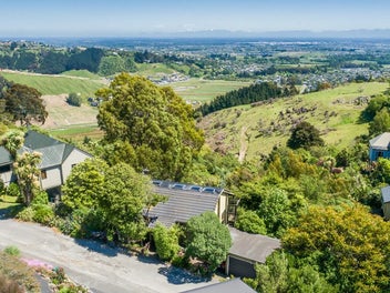 Tranquil Retreat with Valley Views