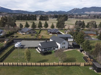 Live Your Way on Lochiel Drive