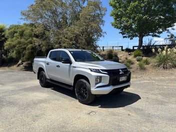 2022 Mitsubishi Triton DC VRXB 6AT 2.4D LEATHER...