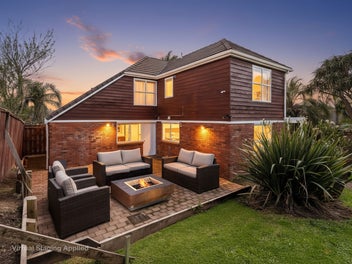 Luxury Living with Fire-pit.