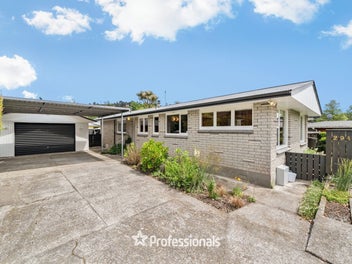 70's CHARACTER AND MODERN LUXURIES