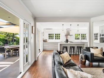 Sun-soaked oasis near Remuera Golf Course