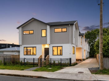 Brand New Freehold Homes in Central Henderson