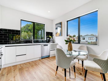 Brand New Freehold Homes in Central Henderson