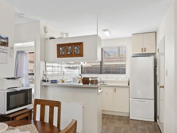 Owner needs to sell - no plan b, prime city-fringe