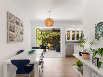 Pristine Haven a Stroll from the Marina