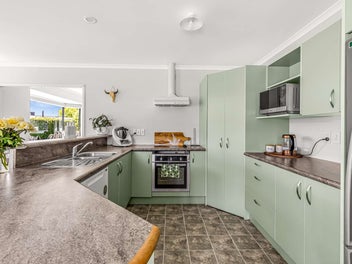 Extremely Rare Lifestyle Opportunity!