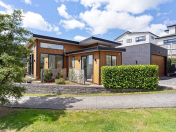 A private retreat with views, sunlight and soul