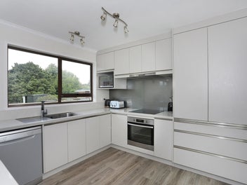 SUPER TIDY FAMILY ABODE ON RUAWAI ROAD