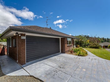 Sunny & Low Maintenance – move in for Christmas