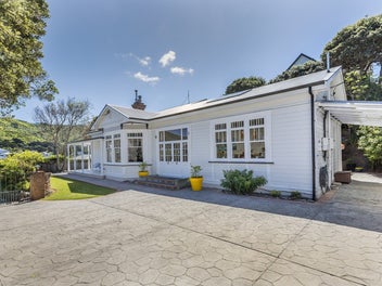 STUNNING CLYDE ST VILLA! | BEO $1,900,000