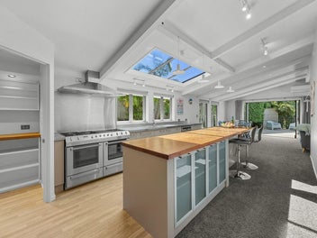 YOUR PRIVATE TROPICAL PARADISE