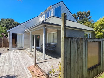 GOLF - BEACH - CYCLEWAY - CAFE