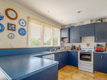 Art Deco Charm in Top Location