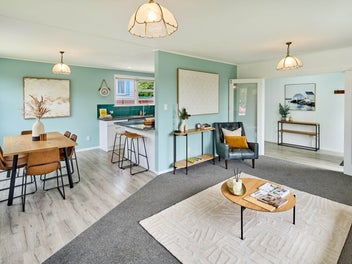 WHITE PICKET FENCE LIFESTYLE IN REDWOOD