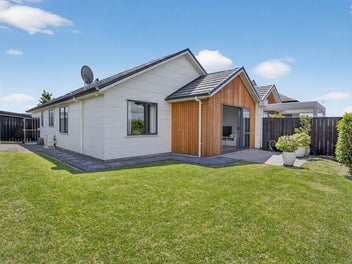 Modern Comfort Meets Easy Living!