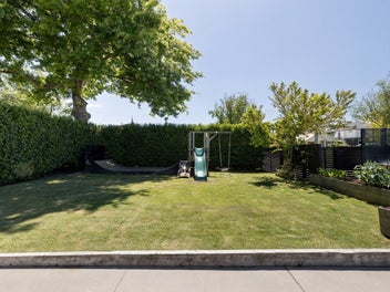 Irresistible Family Oasis on 809sqm (approx.)