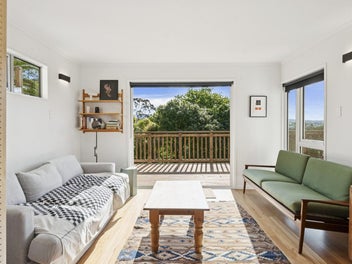 Renovated 1950s Gem - Sun & Village Living