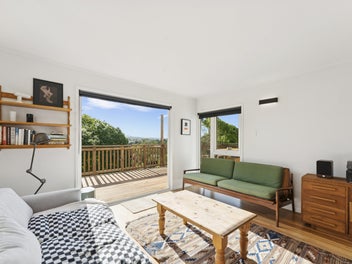 Renovated 1950s Gem - Sun & Village Living