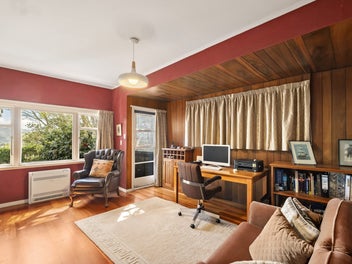 CAPTIVATING VIEWS - TREASURED FAMILY HOME