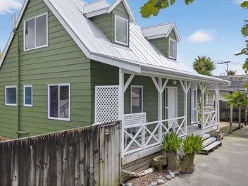 CUTE COTTAGE POTENTIAL