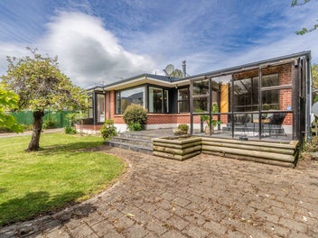 Private Oasis on Gladstone!