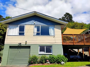 Affordable family home with a million dollar view!