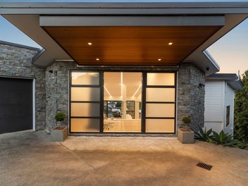 Ultimate Coastal Luxury with Dual Living