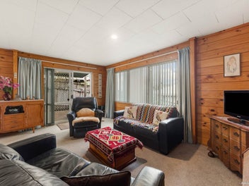 Excellent First Home, Smart Investment!