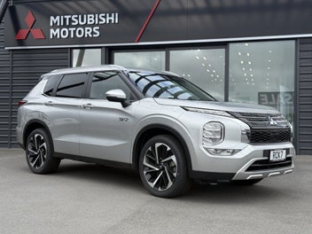 2025 Mitsubishi Outlander XLS PHEV AWD