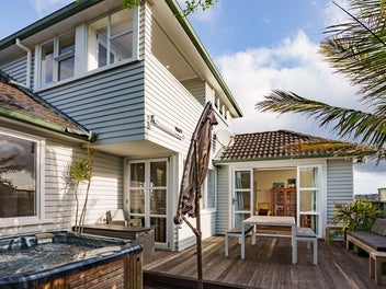 Vintage Family Living-Freehold Title to be Issued