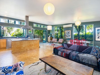 Quiet and leafy oasis with indoor outdoor flow