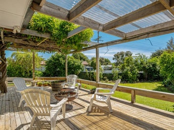 Private Riverside Retreat. Development Opportunity