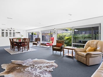 Peaceful Oasis on Park