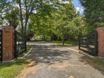 Back on the Market... Don't miss out