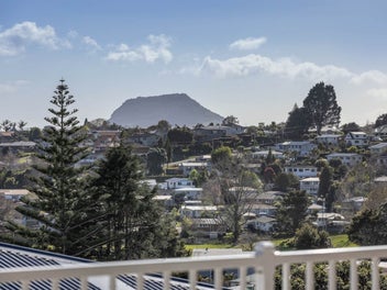 60's Classic With Triple Garage And Views