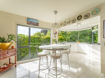 A Rare Lifestyle Retreat in Town