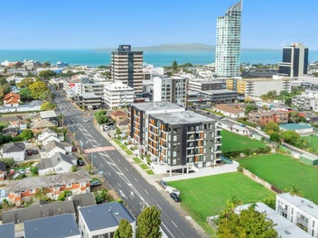 1 Bedroom + Carpark - In the Heart of Takapuna