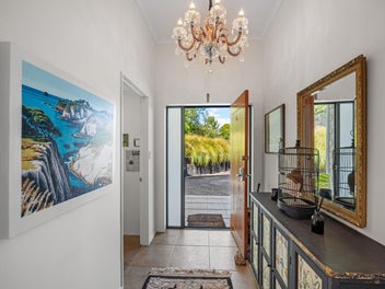 Lifestyle Options! Separate Studio + Shed