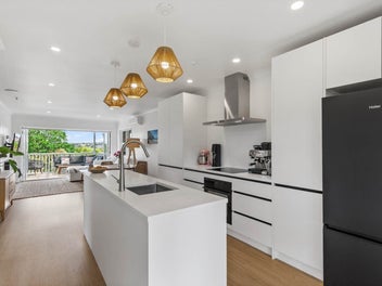 Chic Coastal Retreat in the Heart of Olde Torbay