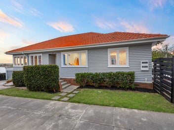 1940s Weatherboard in a Super Convenient Location