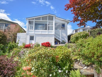 Immaculate Unit with Stunning Valley Views