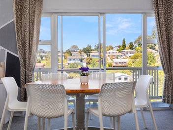 Family living, convenience and charm!