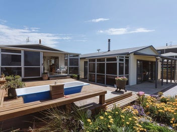 BEACH FRONT PARADISE