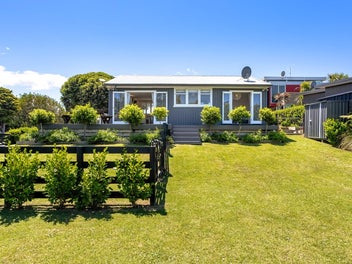 BEACHSIDE ENTERTAINER
