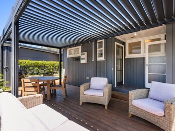 BEACHSIDE ENTERTAINER