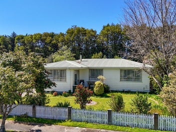 Excellent Garaging - 3 Beds, 2 Baths