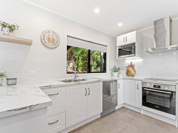 Full of Character, Privacy & Sunshine