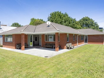 Single Level, Brick and Tile, Full Section Dream