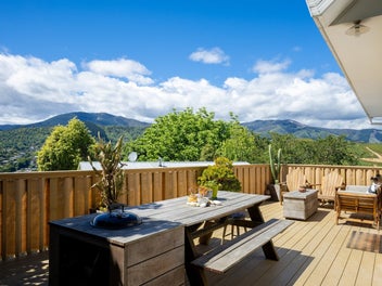 Fully Renovated Gem - Sunny, Stylish & Central